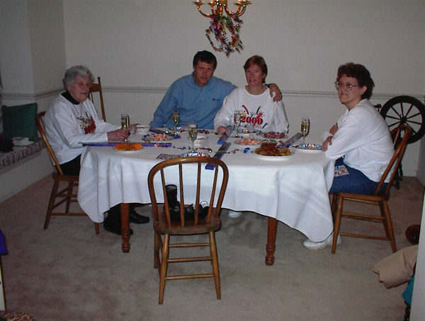 new_1999_12_31_jim_jana_maryann_mom.jpg